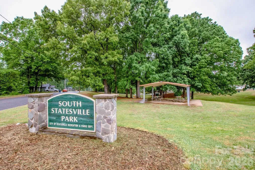 1206 8th Street Statesville NC 28677