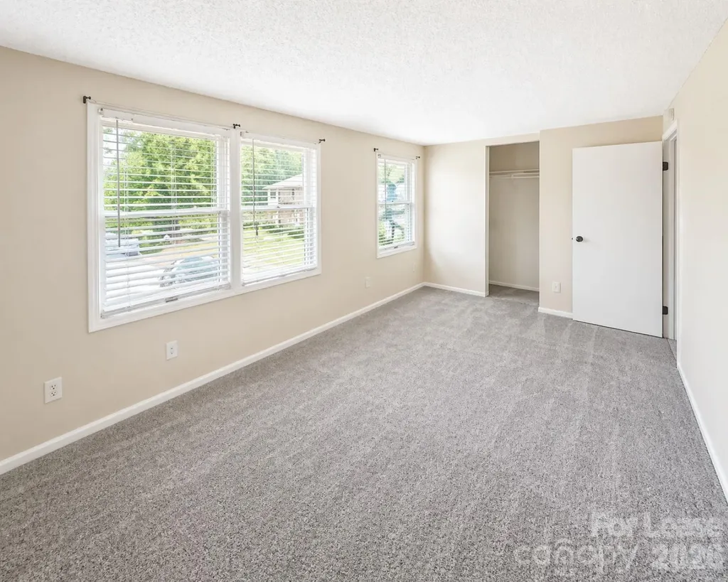 9456 Lexington Circle Charlotte NC 28213
