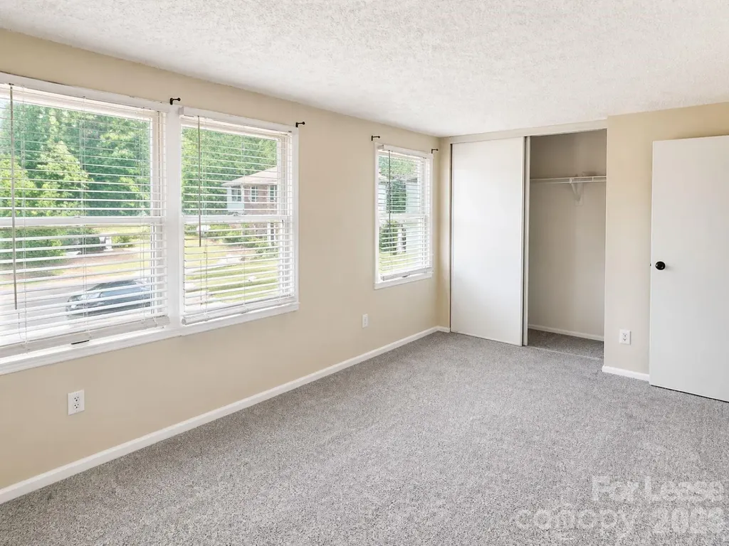 9456 Lexington Circle Charlotte NC 28213