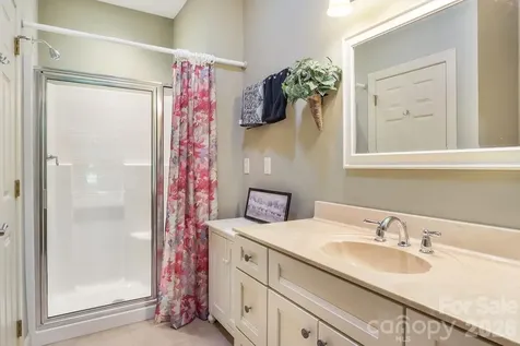 301 Gateway Drive Hendersonville NC 28739