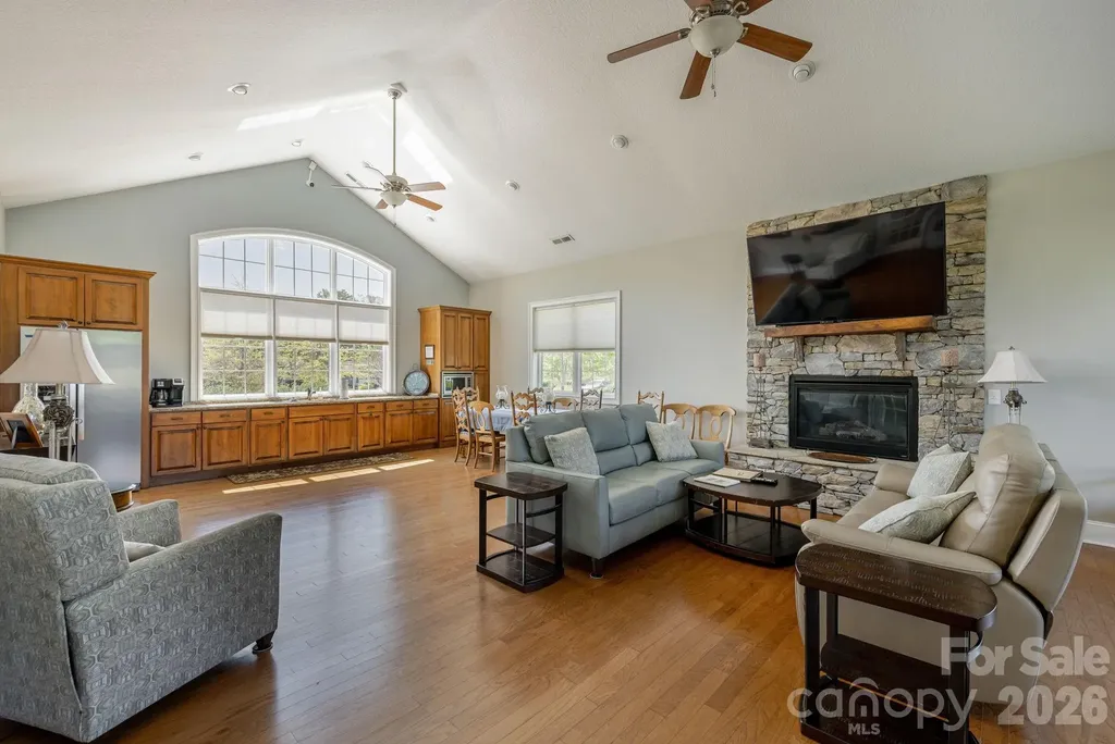 31 Black Iron Lane Hendersonville NC 28792