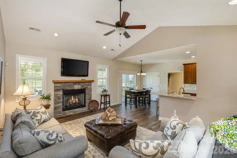 31 Black Iron Lane Hendersonville NC 28792