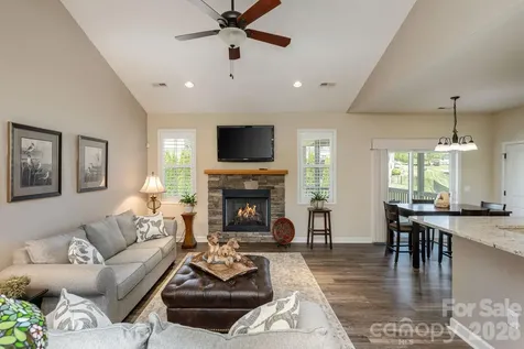 31 Black Iron Lane Hendersonville NC 28792