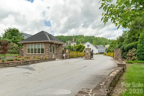 31 Black Iron Lane Hendersonville NC 28792