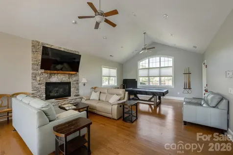 31 Black Iron Lane Hendersonville NC 28792
