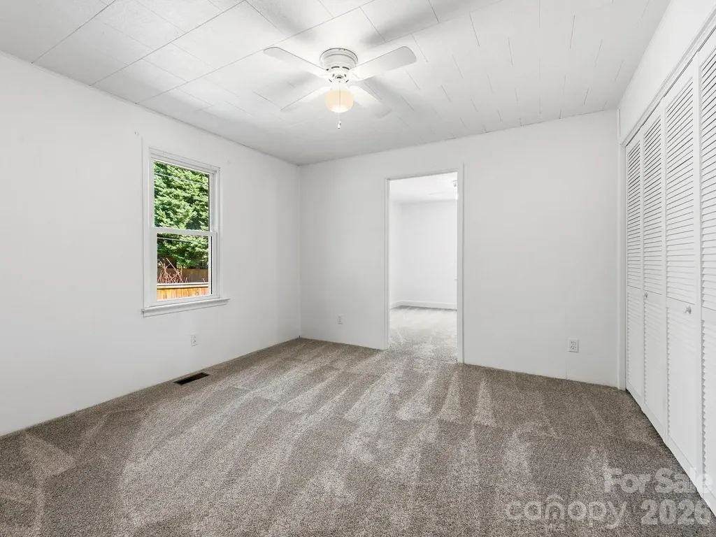 318 Resort Street Hendersonville NC 28792