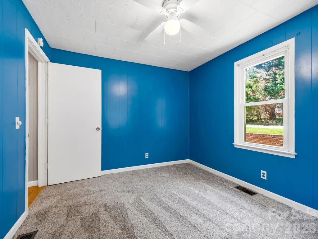 318 Resort Street Hendersonville NC 28792