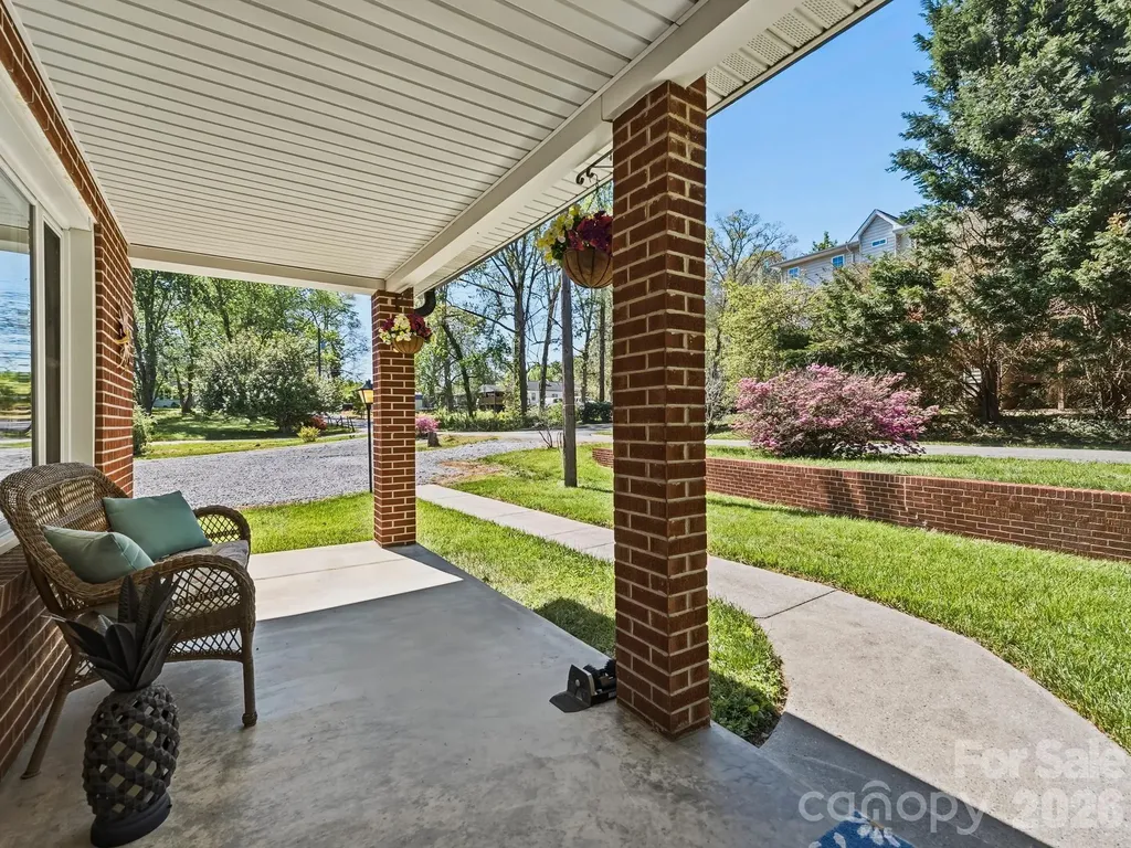 318 Resort Street Hendersonville NC 28792