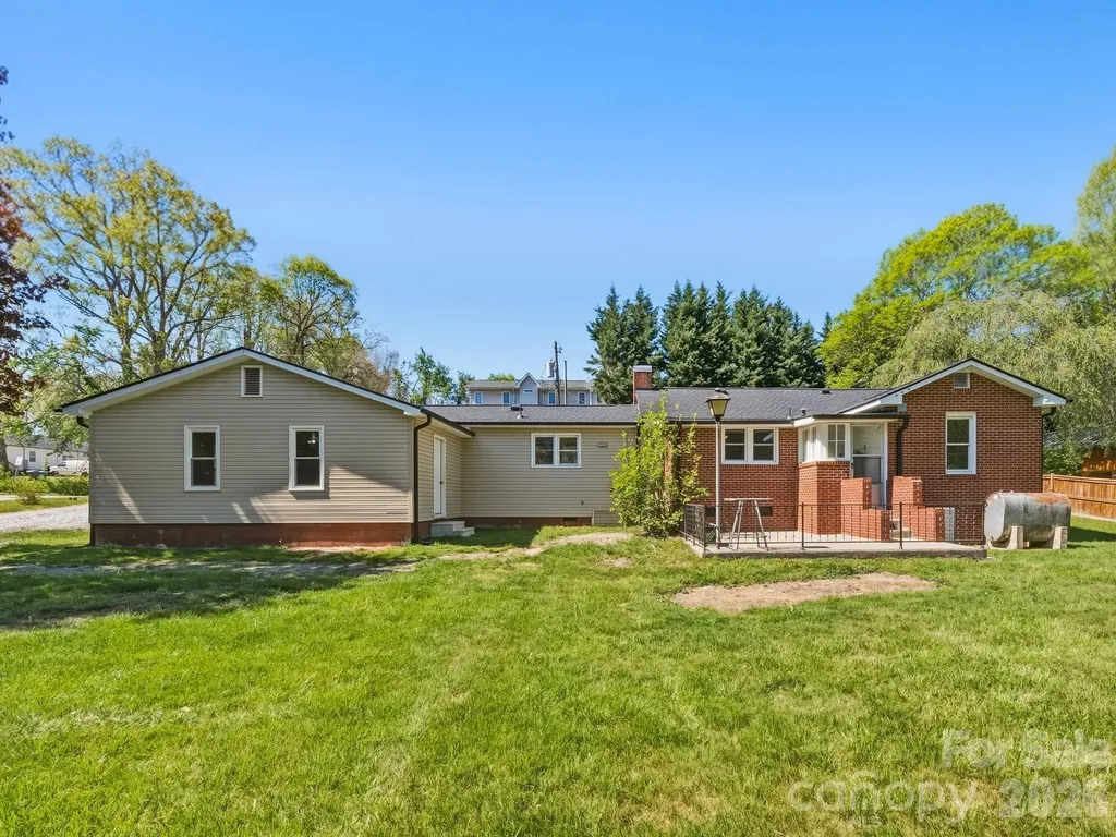 318 Resort Street Hendersonville NC 28792
