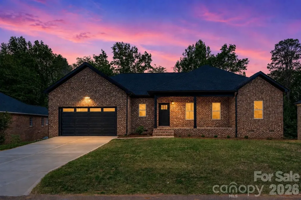 906 4th Street NE Conover NC 28613