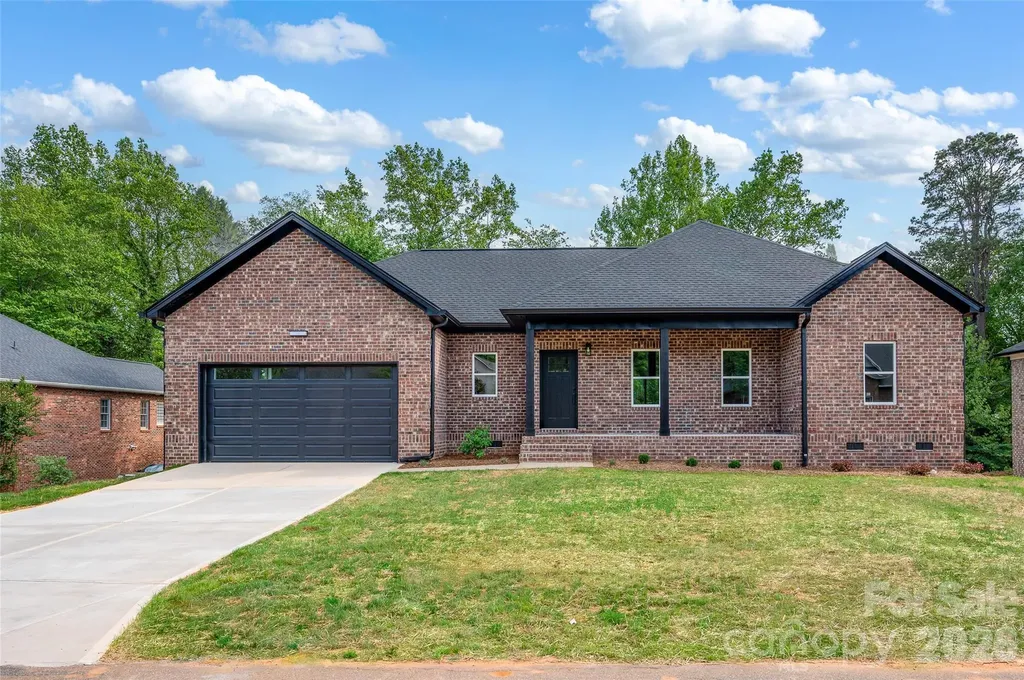 906 4th Street NE Conover NC 28613