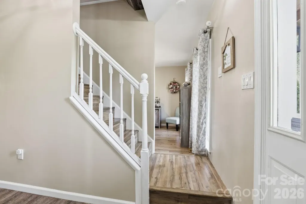 10 Country Road Hendersonville NC 28791