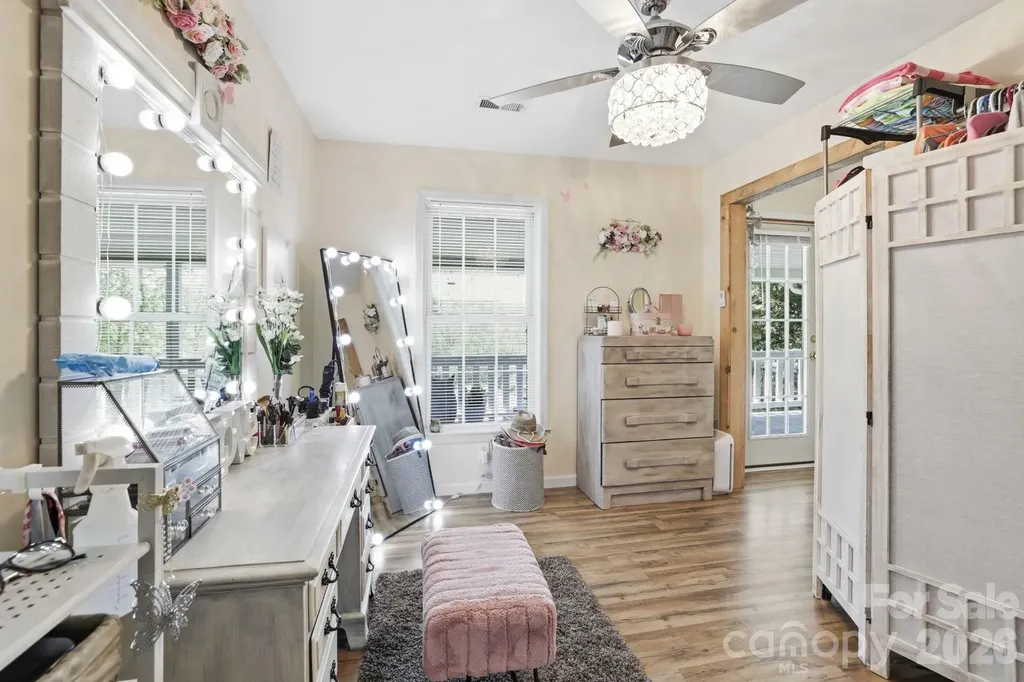 10 Country Road Hendersonville NC 28791