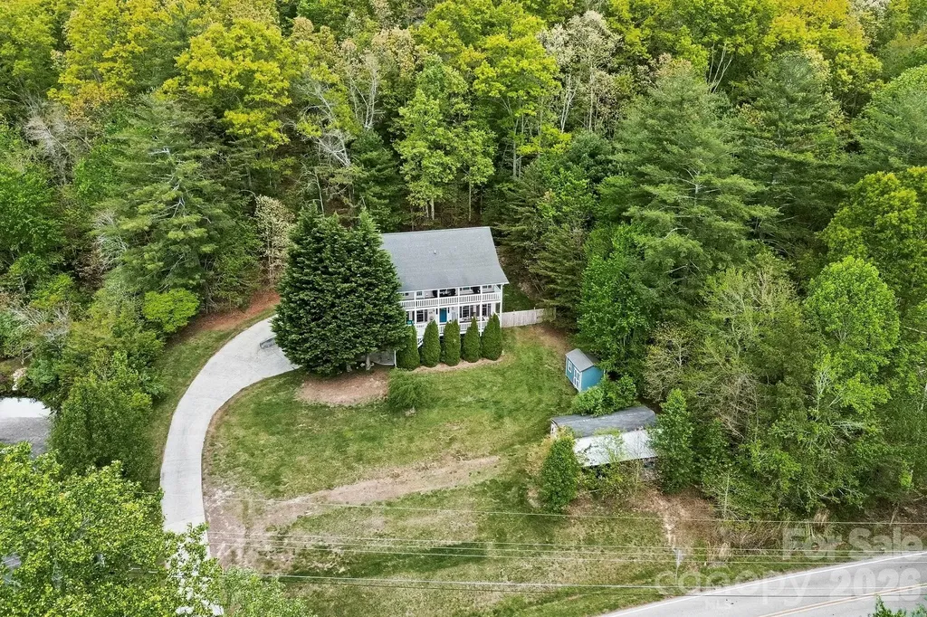 10 Country Road Hendersonville NC 28791