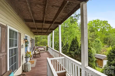 10 Country Road Hendersonville NC 28791