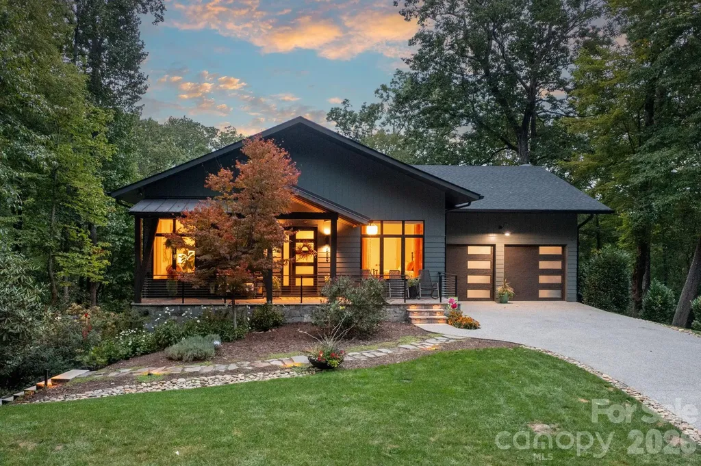 559 Shining Rock Path Horse Shoe NC 28742