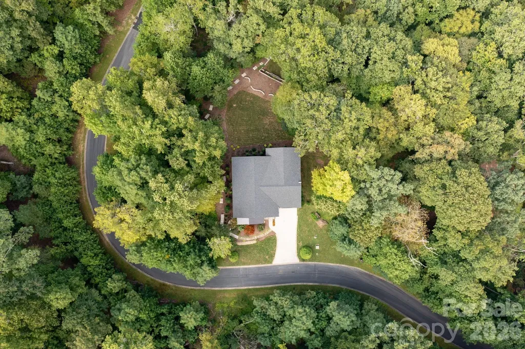 559 Shining Rock Path Horse Shoe NC 28742