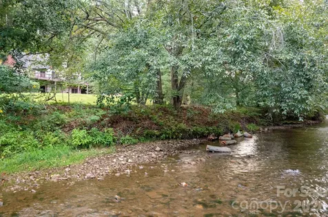 559 Shining Rock Path Horse Shoe NC 28742