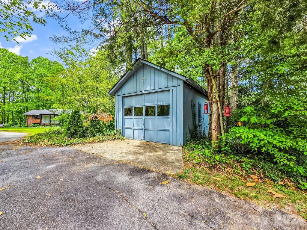122 W Sweetbriar Lane Etowah NC 28729
