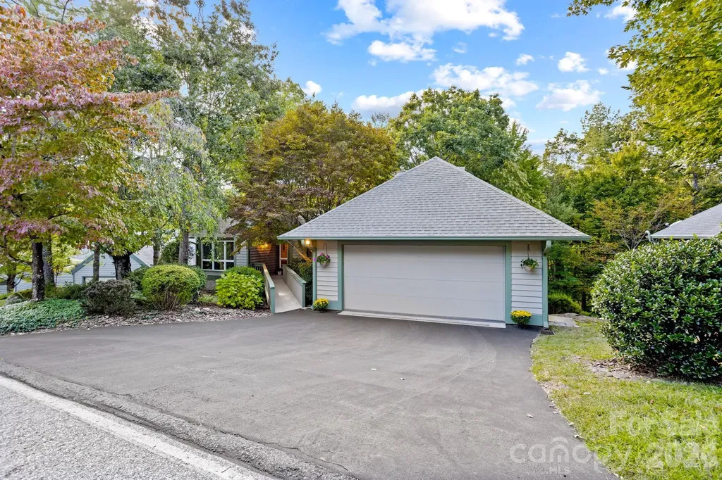 128 Forest View Drive Flat Rock NC 28731