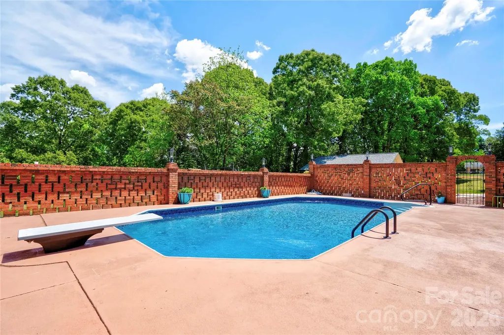 176 Knollwood Drive Forest City NC 28043