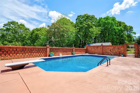 176 Knollwood Drive Forest City NC 28043
