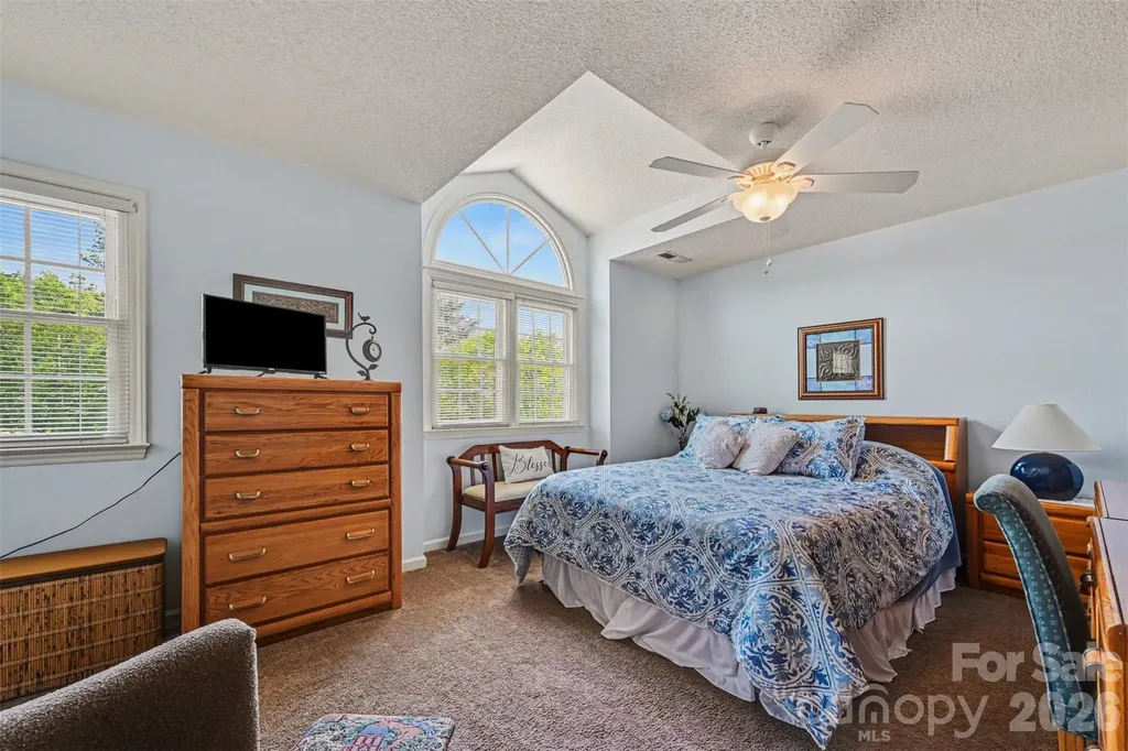 4051 Pinecrest Drive NE Hickory NC 28601
