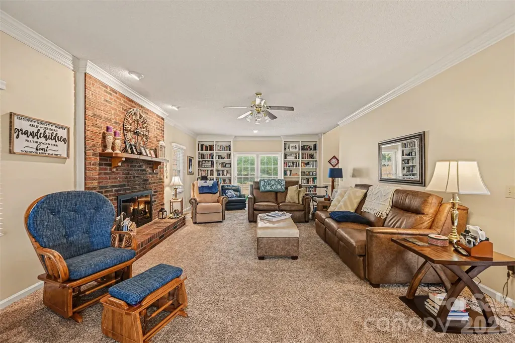 4051 Pinecrest Drive NE Hickory NC 28601