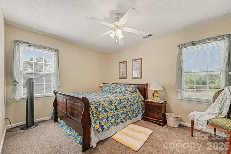4051 Pinecrest Drive NE Hickory NC 28601