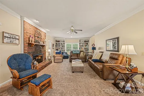 4051 Pinecrest Drive NE Hickory NC 28601