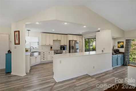 109 Clubwood Court Asheville NC 28803