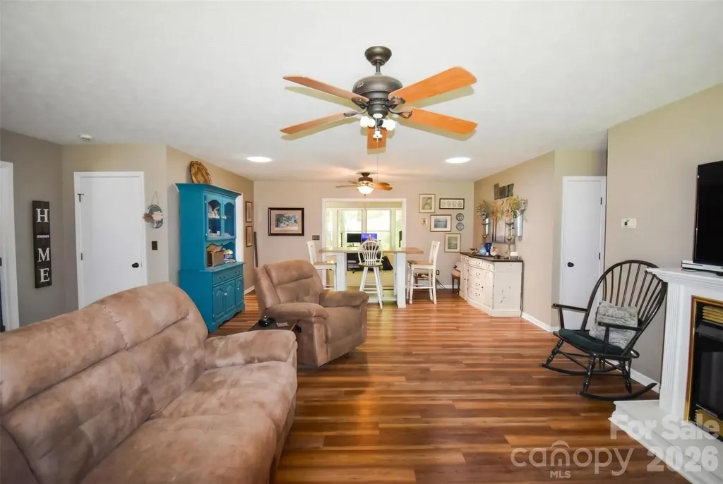 14 N Willow Wood Trail Hendersonville NC 28739