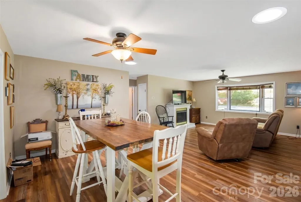 14 N Willow Wood Trail Hendersonville NC 28739