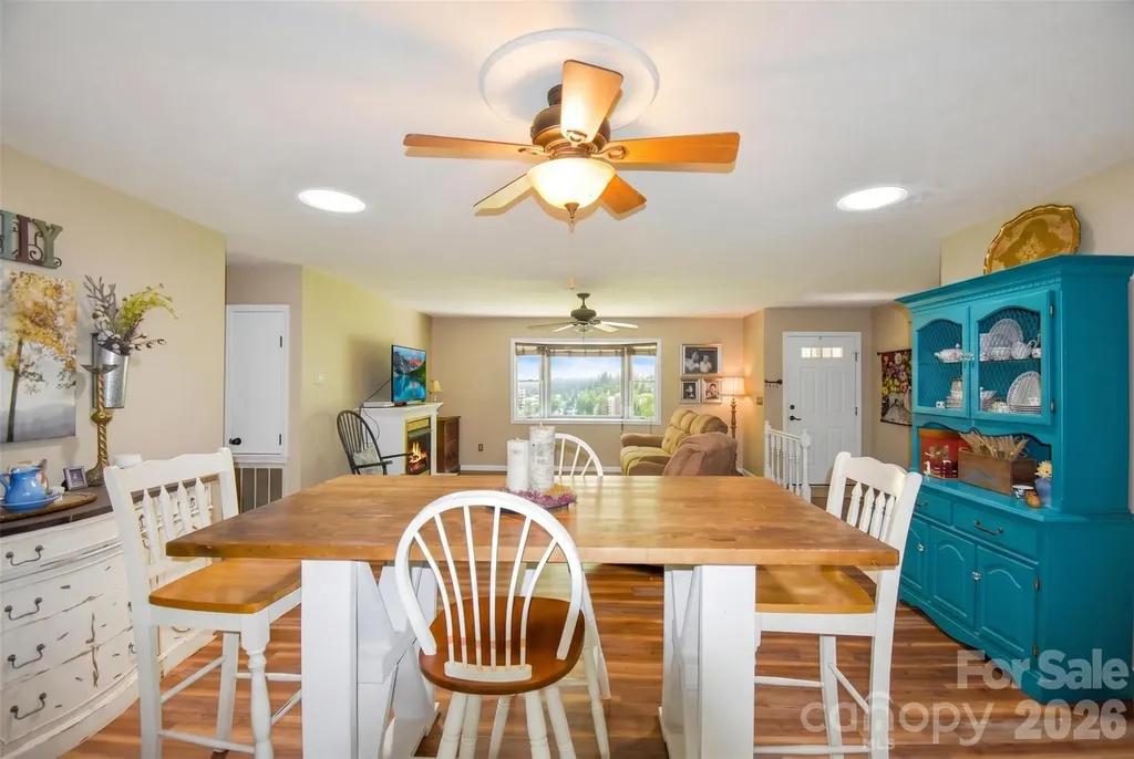 14 N Willow Wood Trail Hendersonville NC 28739