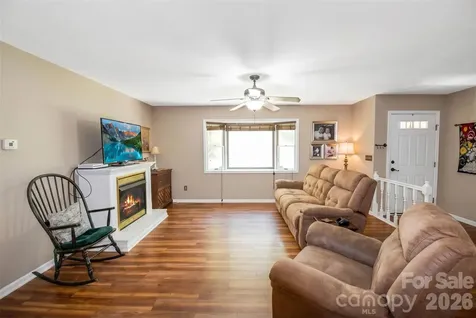 14 N Willow Wood Trail Hendersonville NC 28739