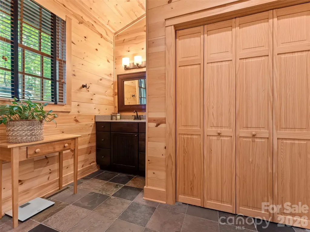 350 Laurel Mountain Trail Saluda NC 28773