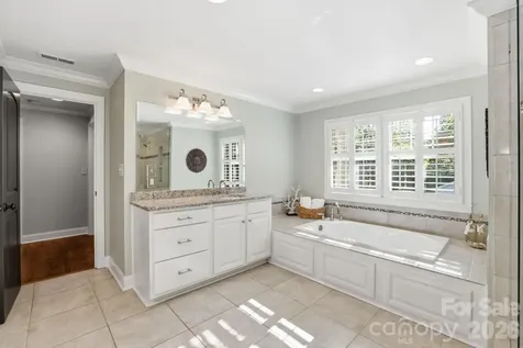 2927 Somerset Drive Charlotte NC 28209
