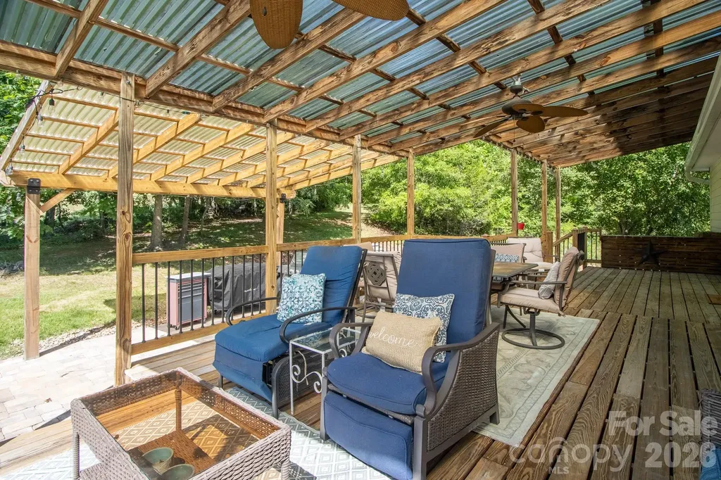17 Squires Lane Candler NC 28715