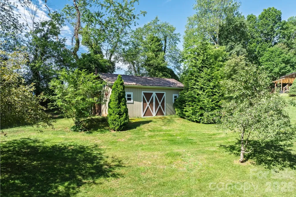17 Squires Lane Candler NC 28715