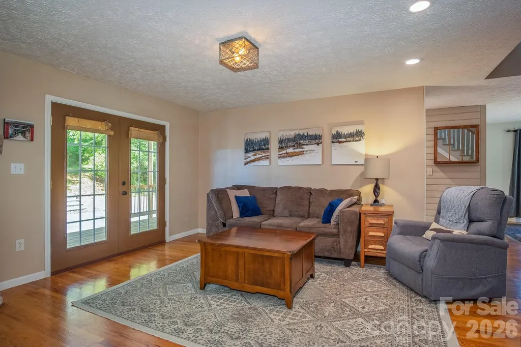 17 Squires Lane Candler NC 28715