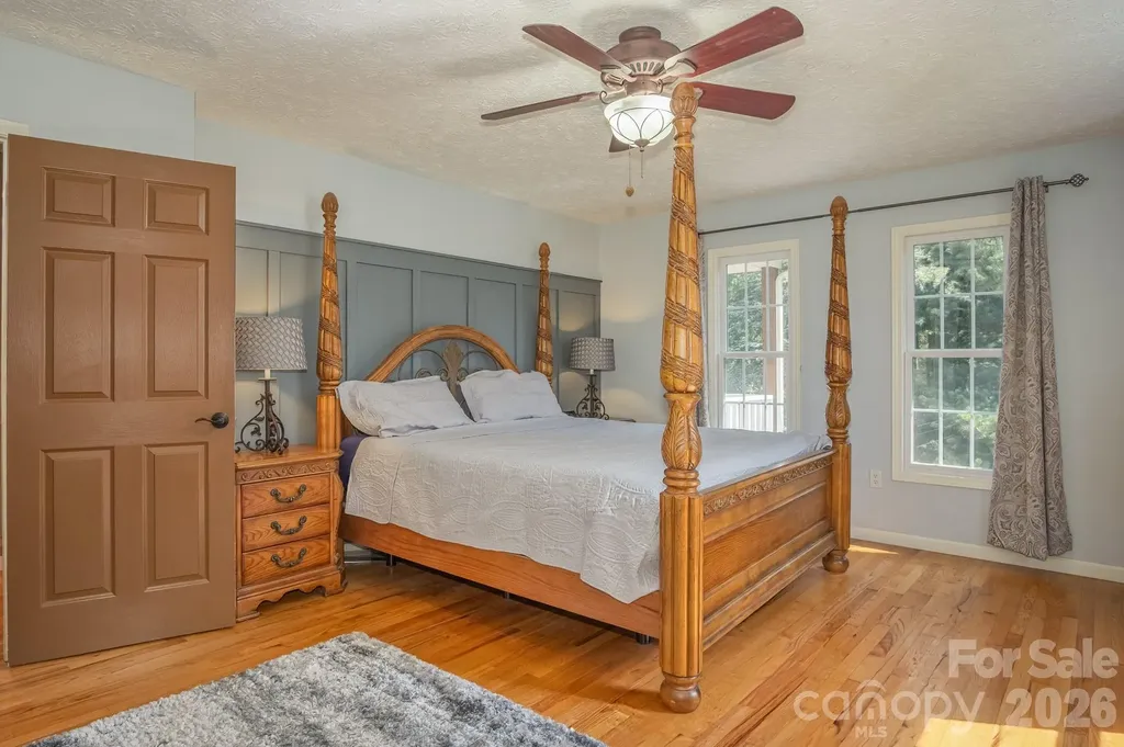 17 Squires Lane Candler NC 28715