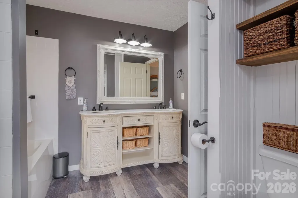 17 Squires Lane Candler NC 28715