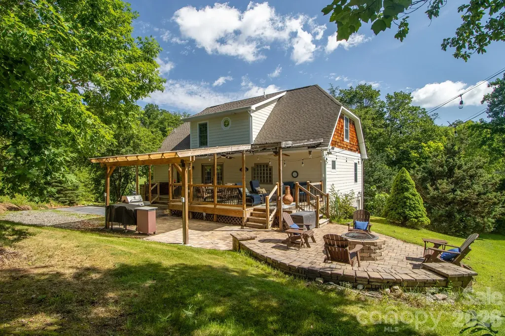 17 Squires Lane Candler NC 28715