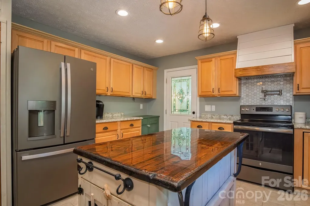 17 Squires Lane Candler NC 28715