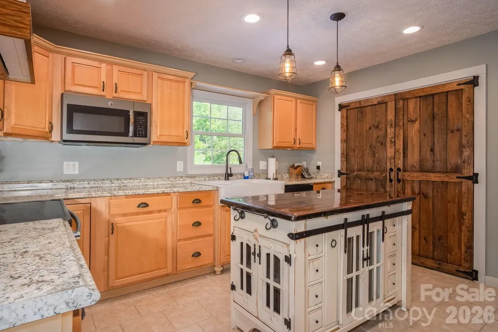 17 Squires Lane Candler NC 28715