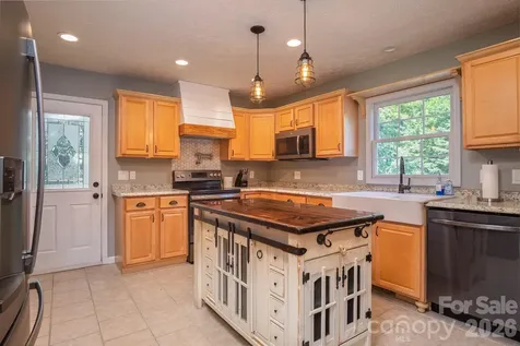 17 Squires Lane Candler NC 28715