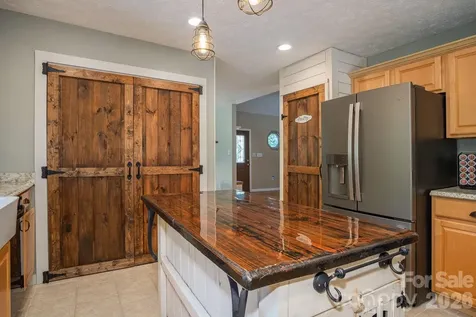 17 Squires Lane Candler NC 28715