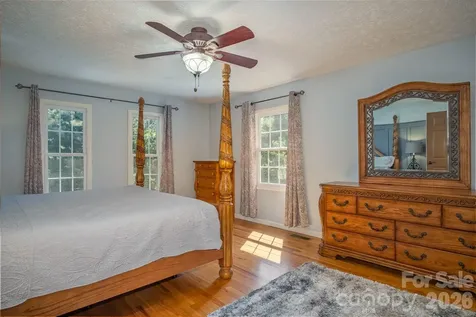 17 Squires Lane Candler NC 28715
