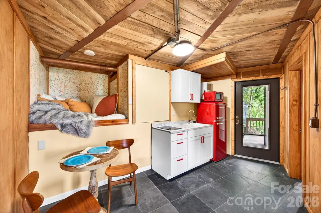 106 Windy Gap Road Asheville NC 28804