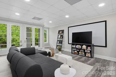 1120 Chollywood Drive Charlotte NC 28211